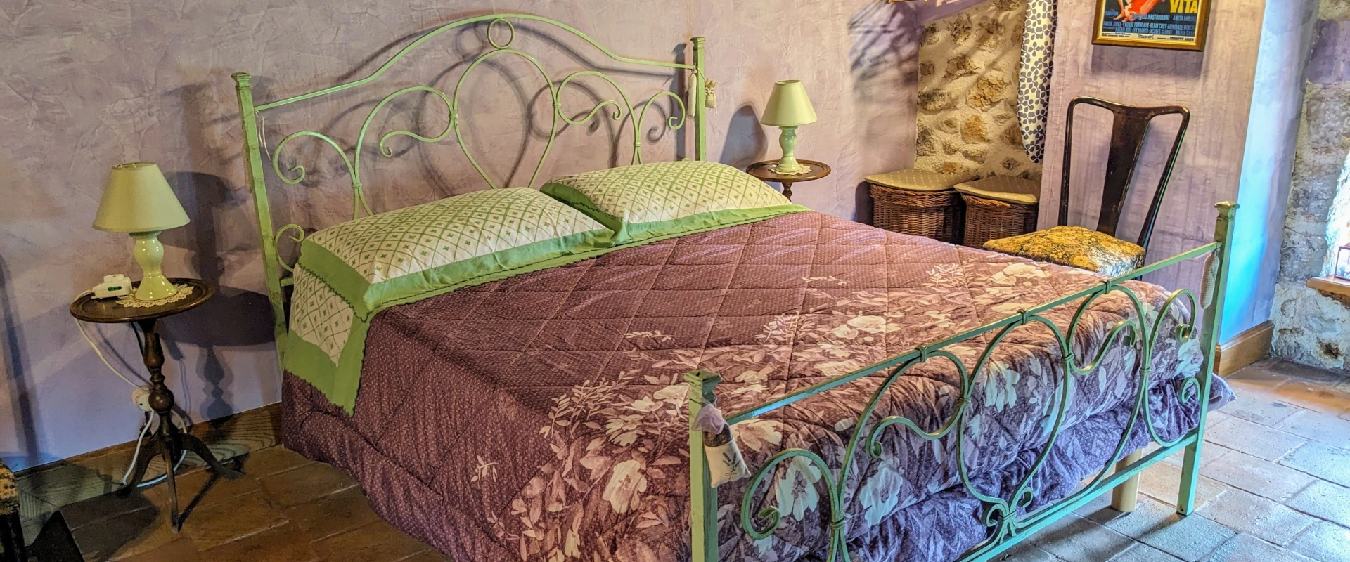 letto matrimoniale camera tripla standard Bed and Breakfast Casal Cominium