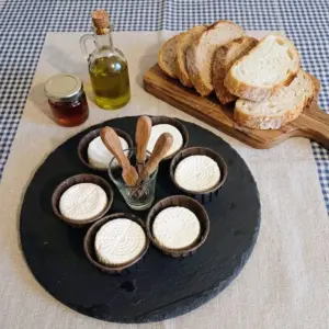 pane, olio, miele e ricottine colazione Bed and Breakfast Casal Cominium