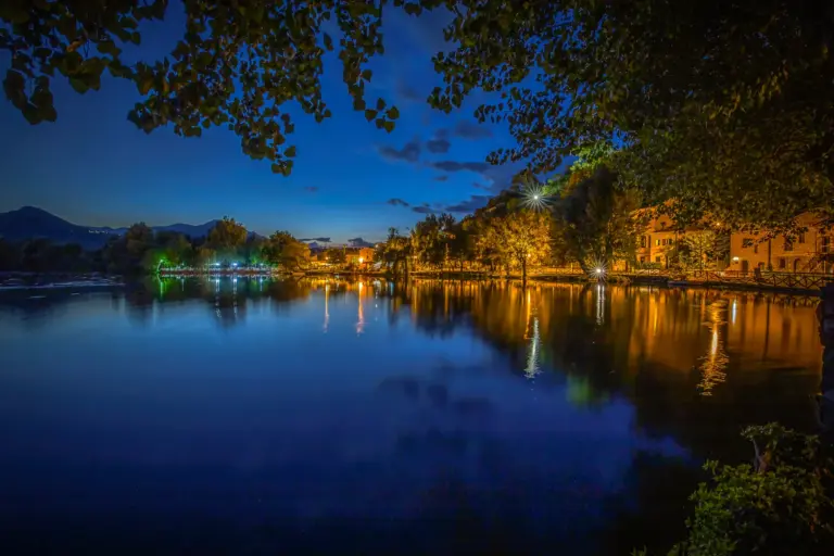 vista notturna lago di Posta Fibreno