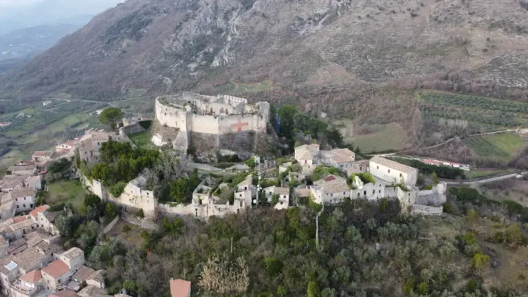 centro storico e castello di Vicalvi